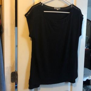 Zipper shoulders black top